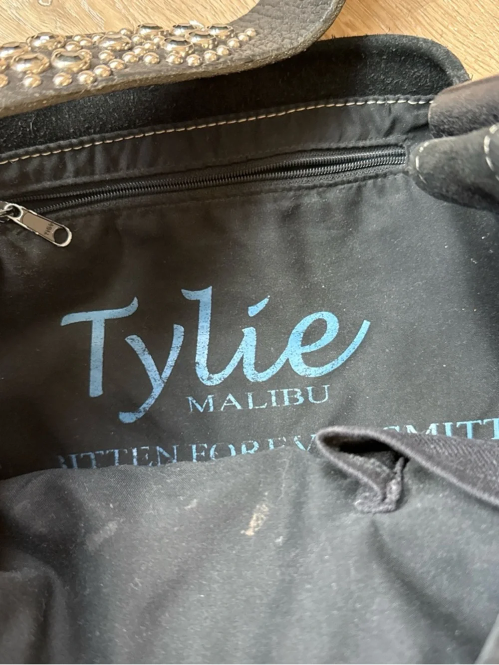 Vintage Tylie Malibu Black Suede Shoulder Bag with Studded Strap - Picture 5 of 8